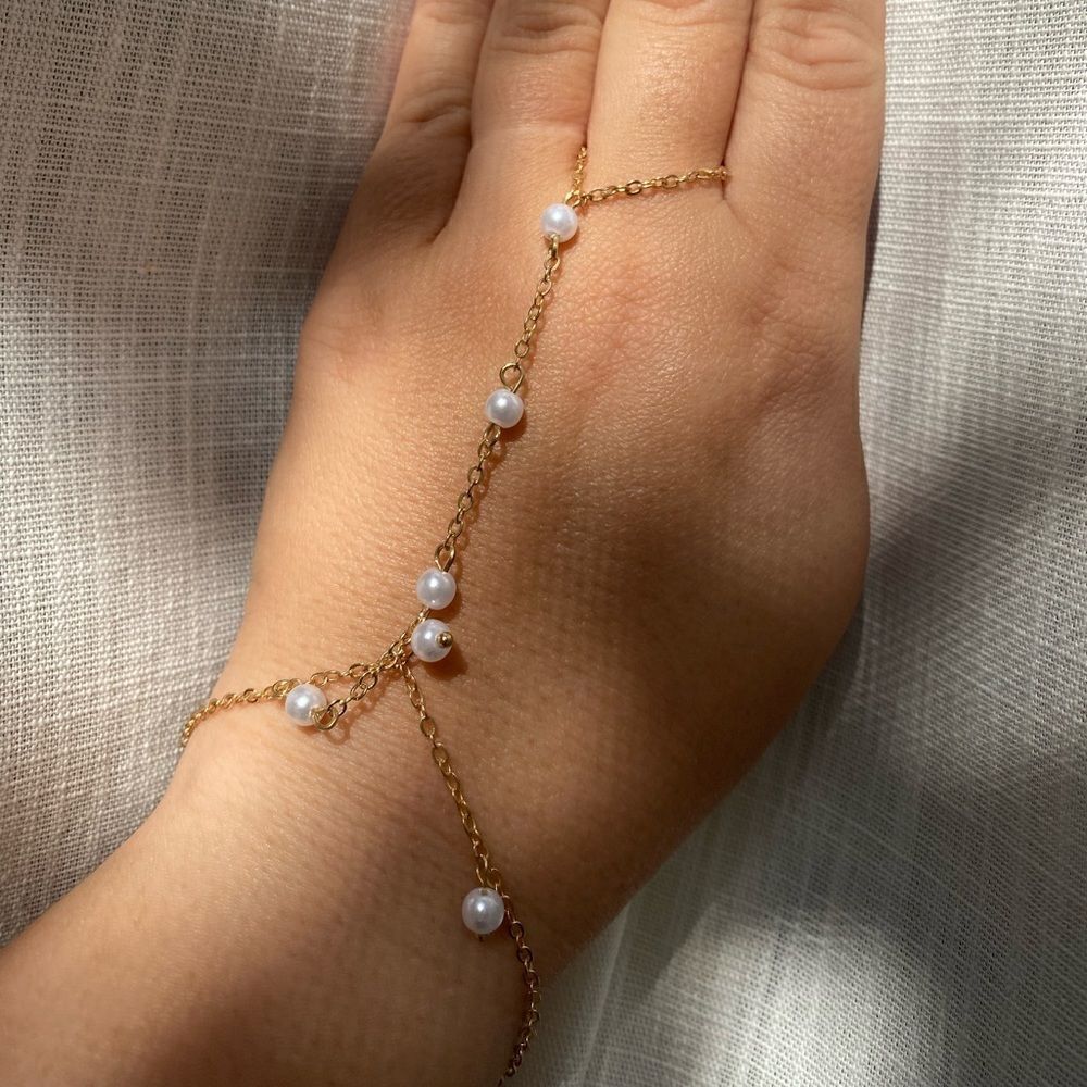 Pearl finger chain bracelet ✨🤍